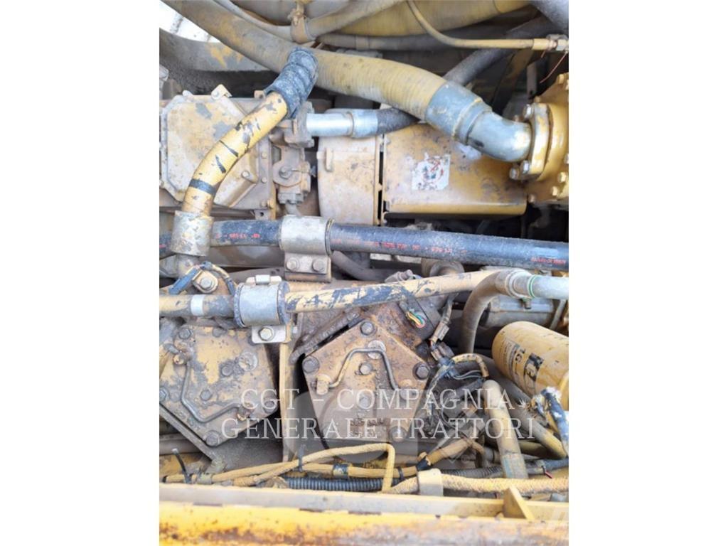 CAT 992G Iekrāvēji uz riteņiem