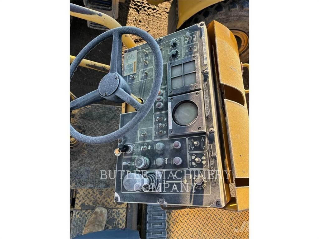 CAT AP-1000B Asfalta klājēji