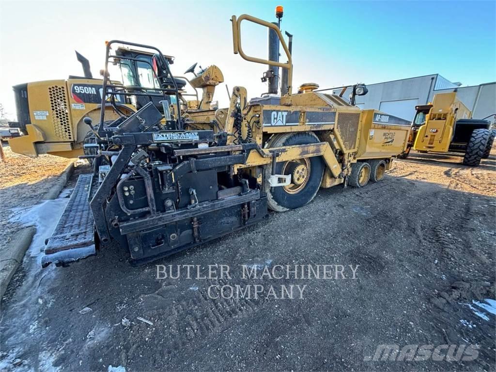 CAT AP-1000B Asfalta klājēji