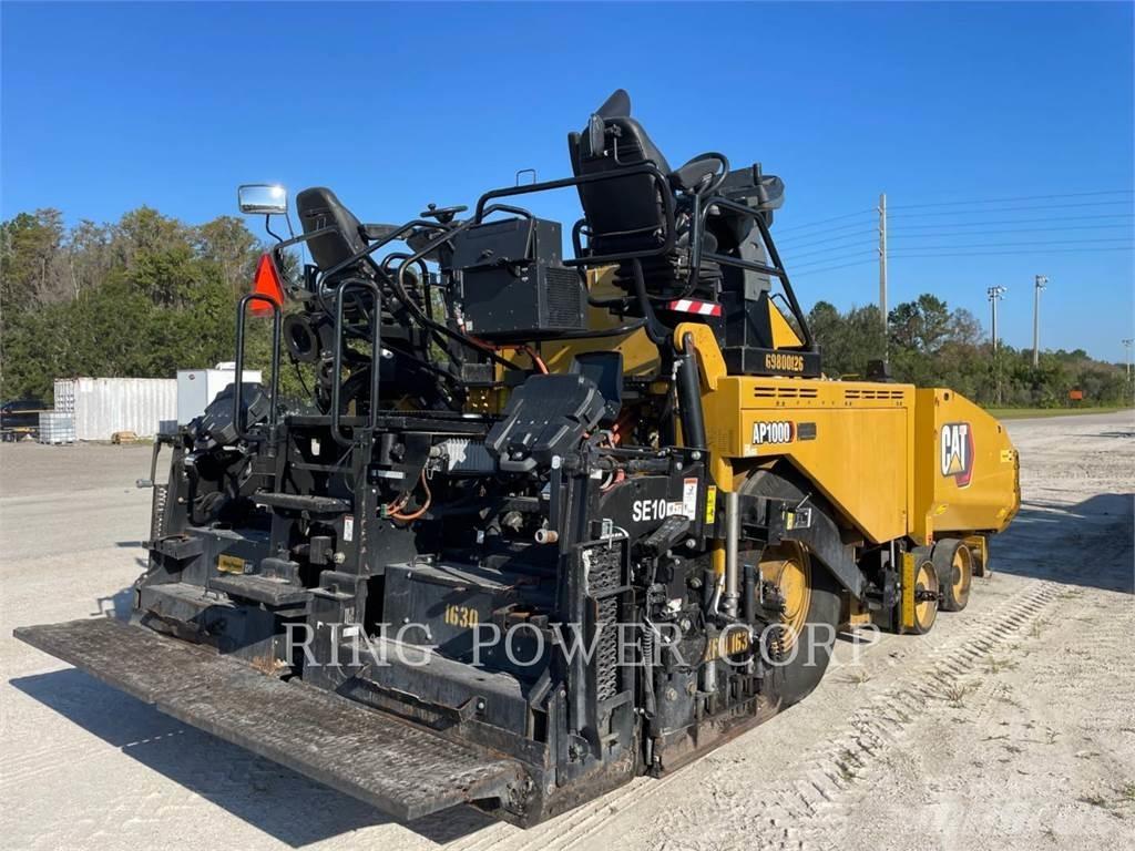 CAT AP1000 Asfalta savācējs