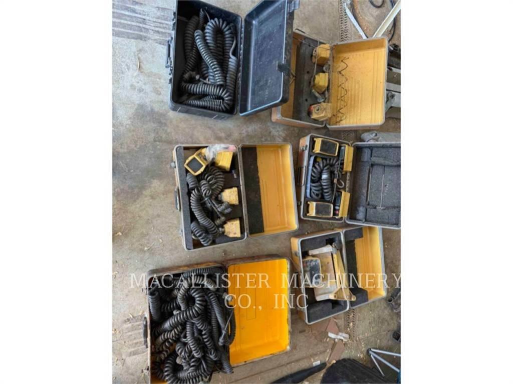 CAT AP1000B Asfalta klājēji