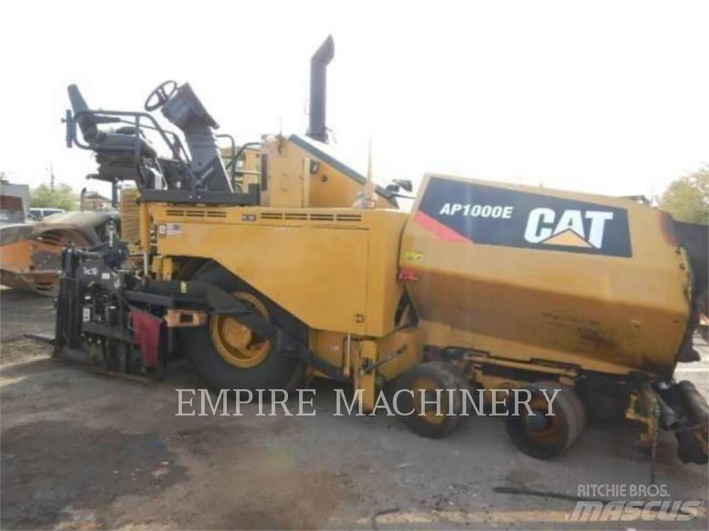 CAT AP1000E Asfalta klājēji