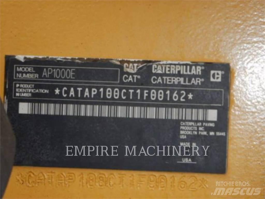 CAT AP1000E Asfalta klājēji