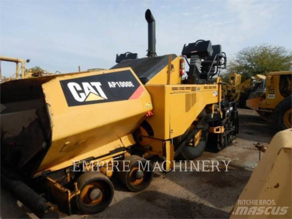 CAT AP1000E Asfalta klājēji