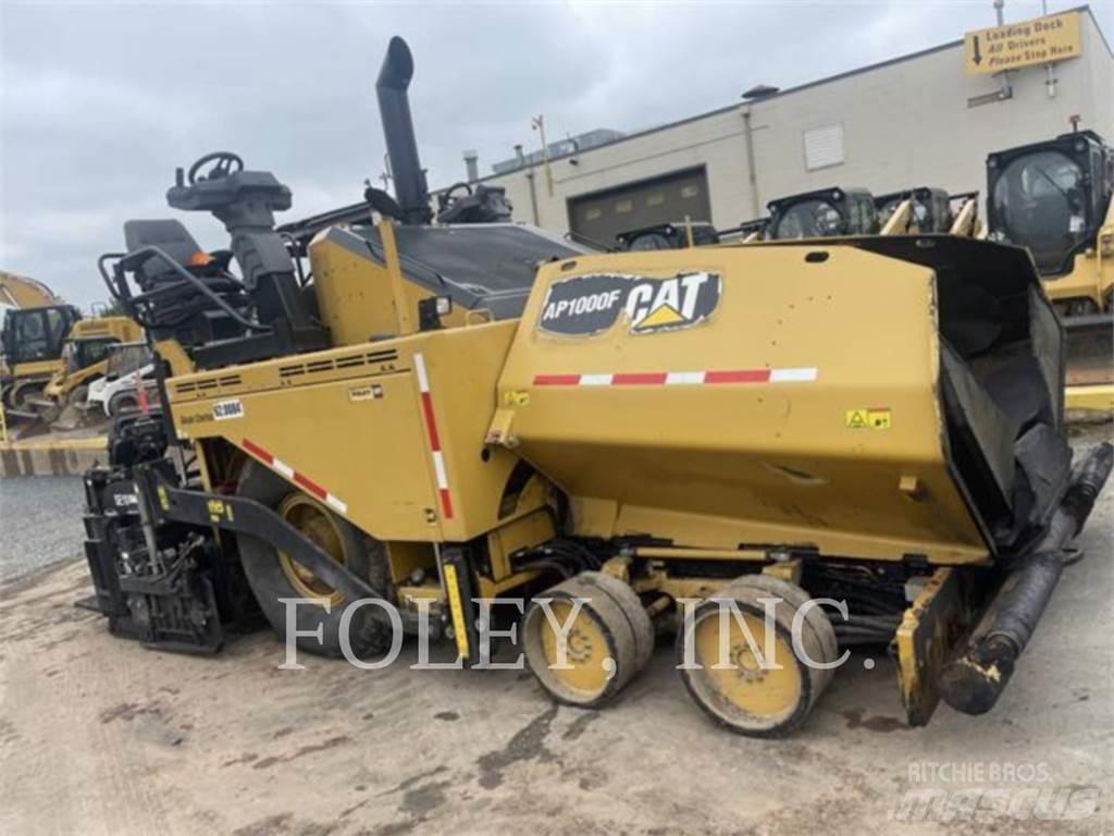 CAT AP1000F Asfalta klājēji