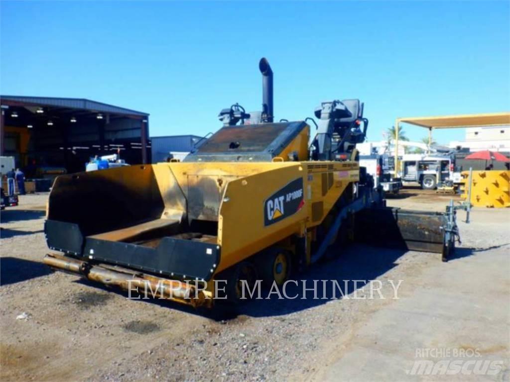 CAT AP1000F Asfalta klājēji