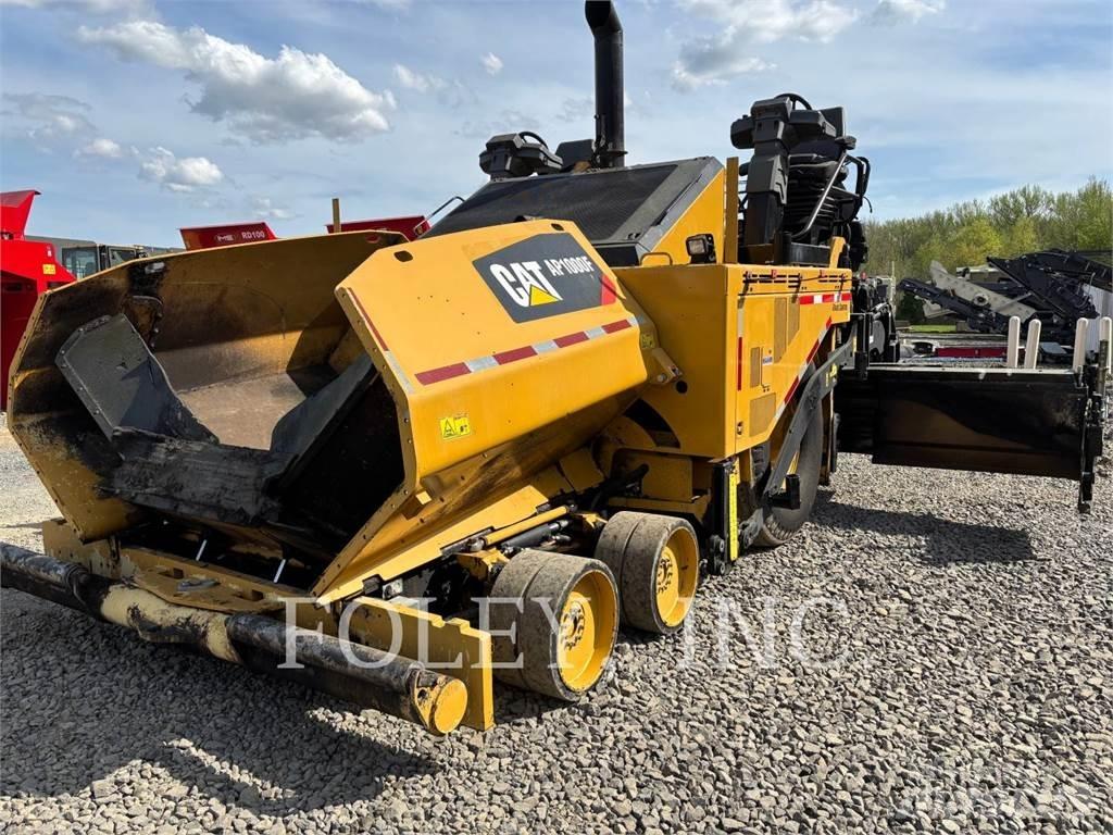 CAT AP1000F Asfalta klājēji