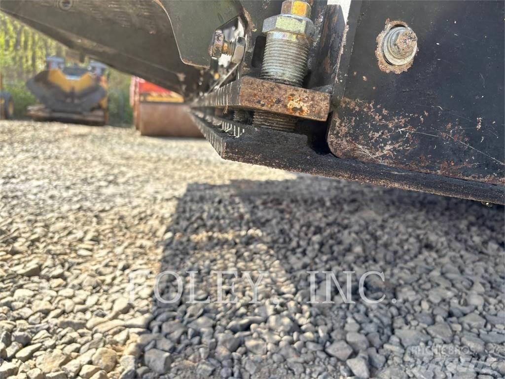 CAT AP1000F Asfalta klājēji