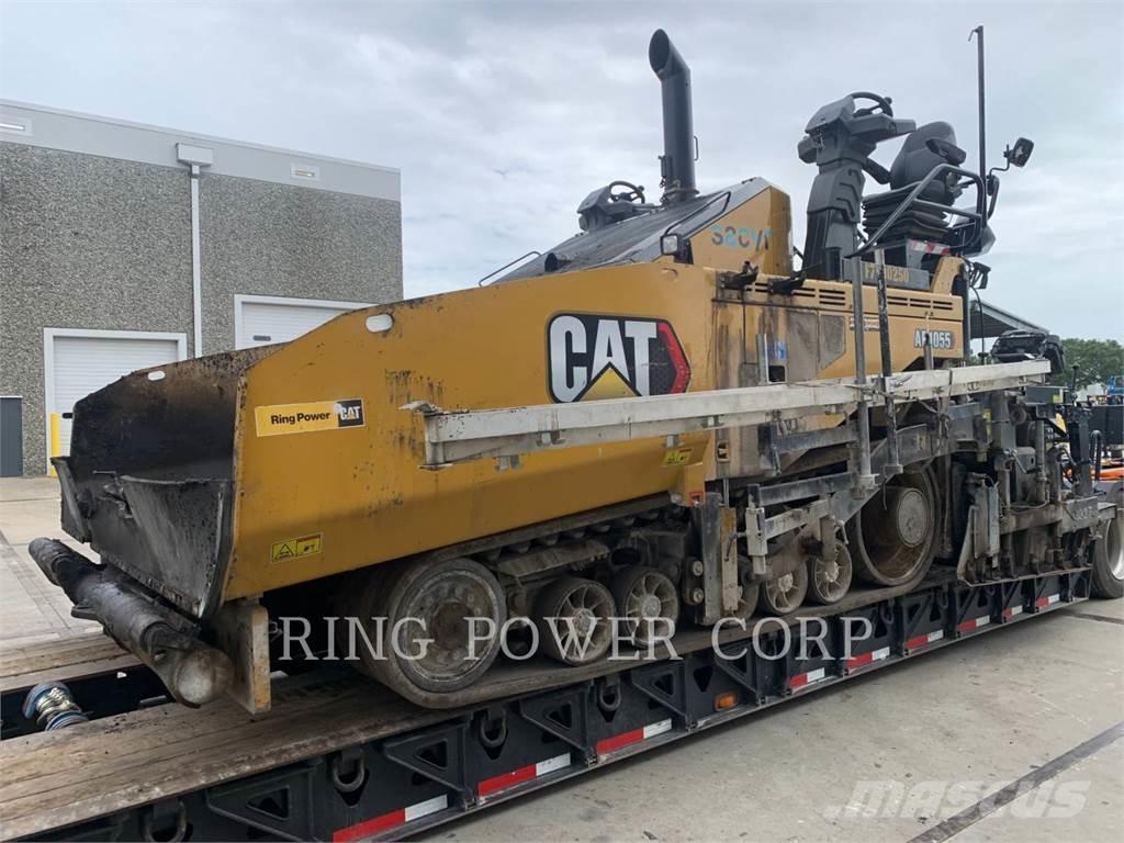 CAT AP1055 Asfalta savācējs