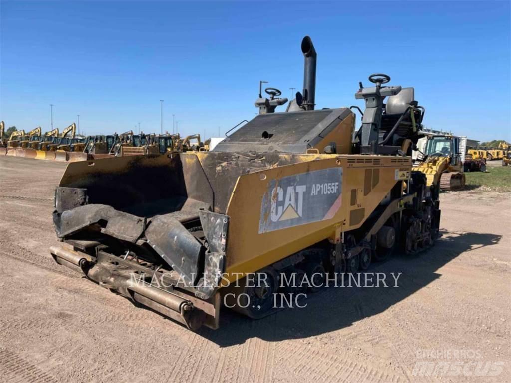CAT AP1055F Asfalta klājēji