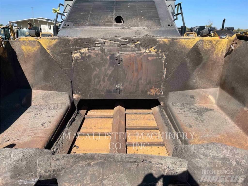 CAT AP1055F Asfalta klājēji