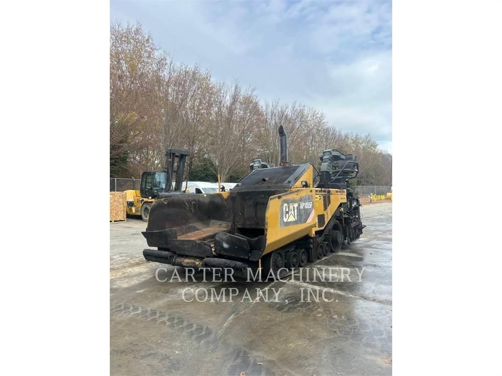 CAT AP1055F Asfalta klājēji