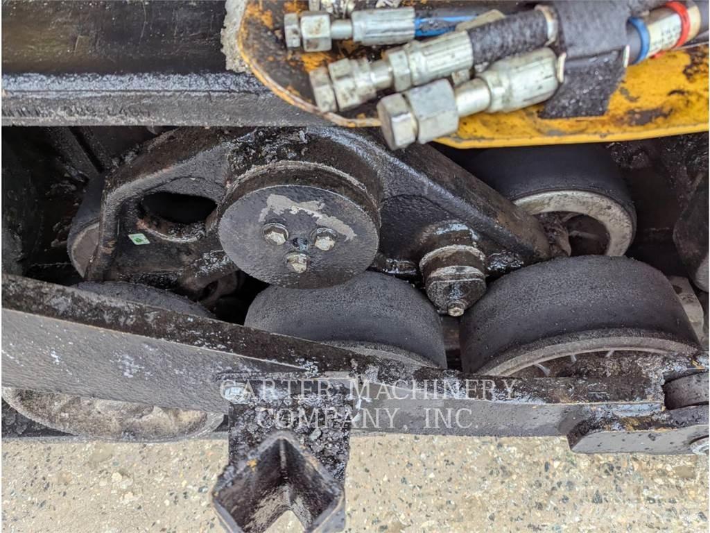 CAT AP1055F Asfalta klājēji
