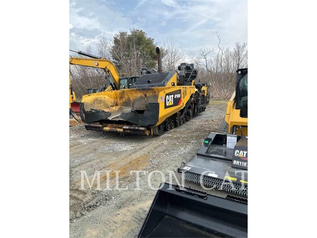 CAT AP1055F Asfalta klājēji