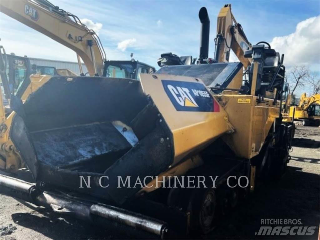 CAT AP1055F Asfalta klājēji
