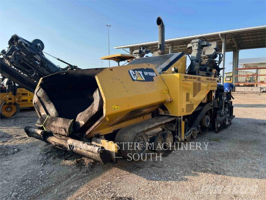 CAT AP1055F Asfalta klājēji