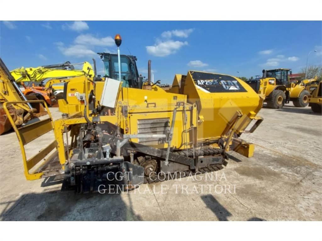 CAT AP255E Asfalta klājēji