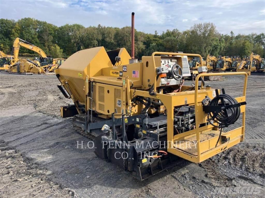 CAT AP255E Asfalta klājēji