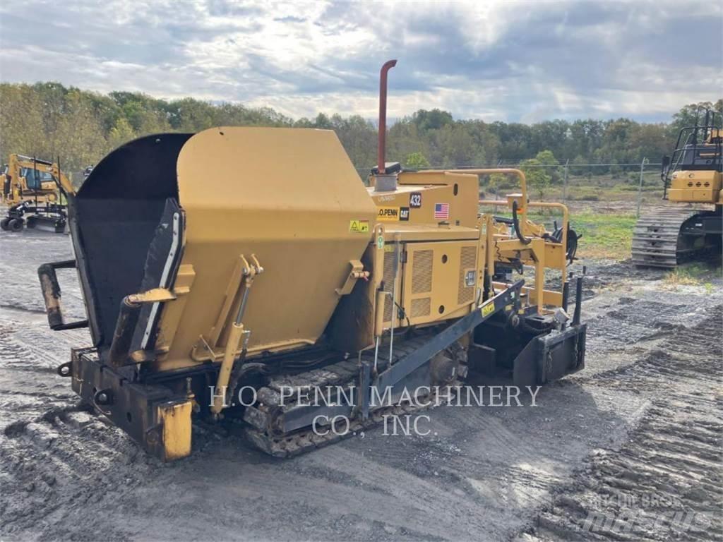 CAT AP255E Asfalta klājēji