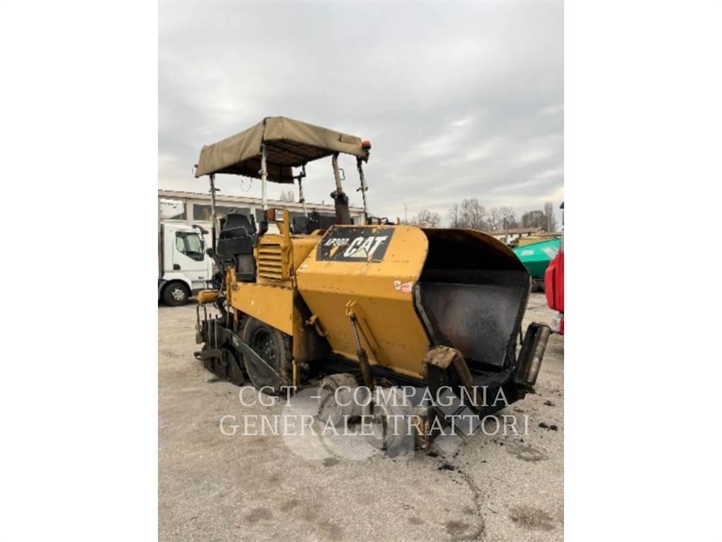 CAT AP300 Asfalta klājēji