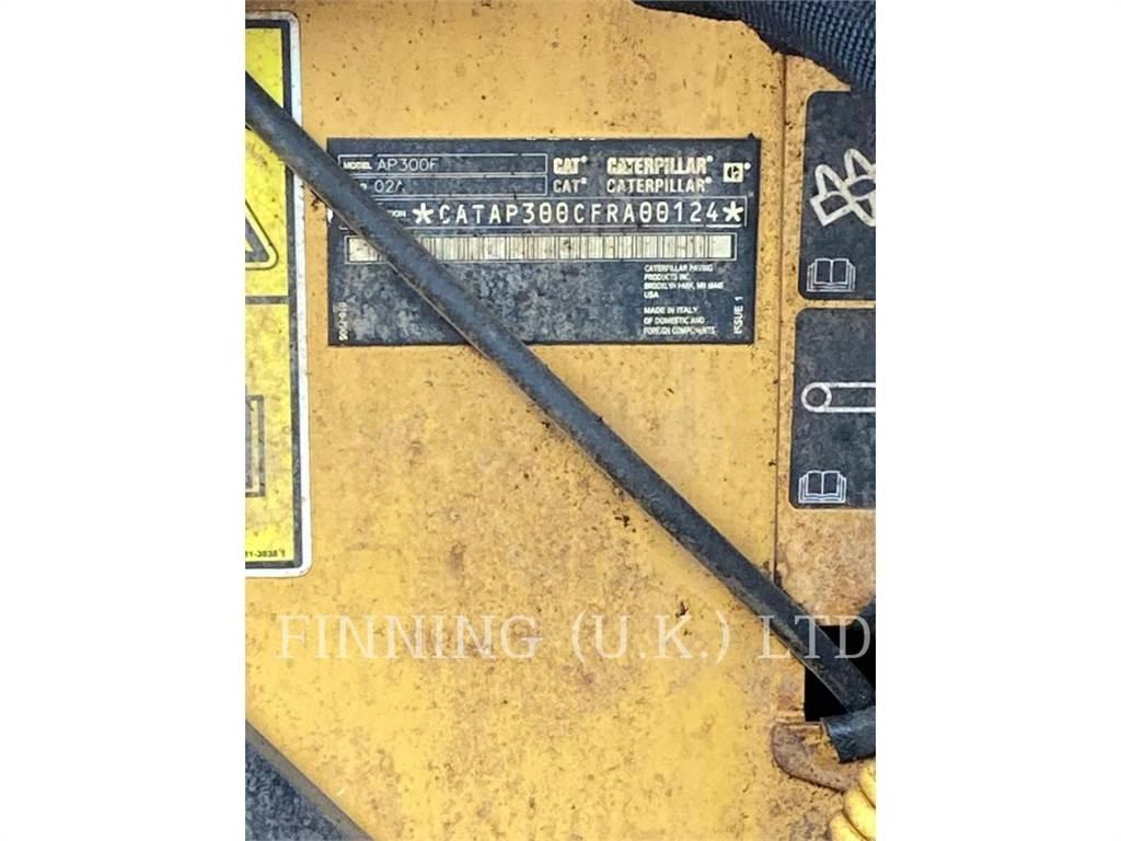 CAT AP300F Asfalta klājēji