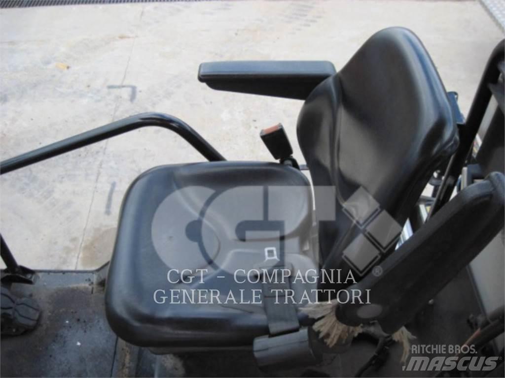 CAT AP300F Asfalta klājēji