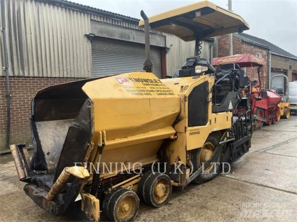 CAT AP300F Asfalta klājēji