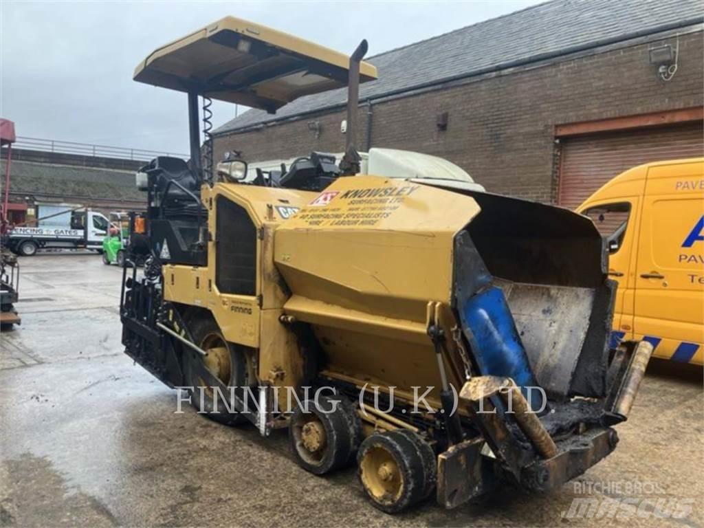 CAT AP300F Asfalta klājēji