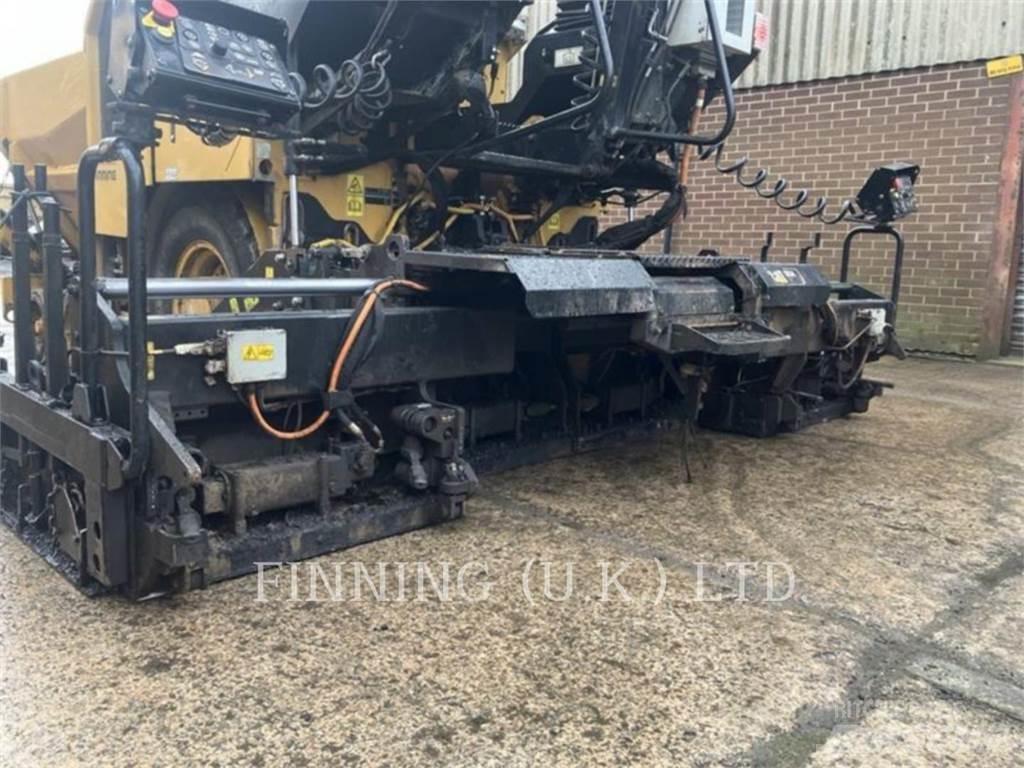CAT AP300F Asfalta klājēji
