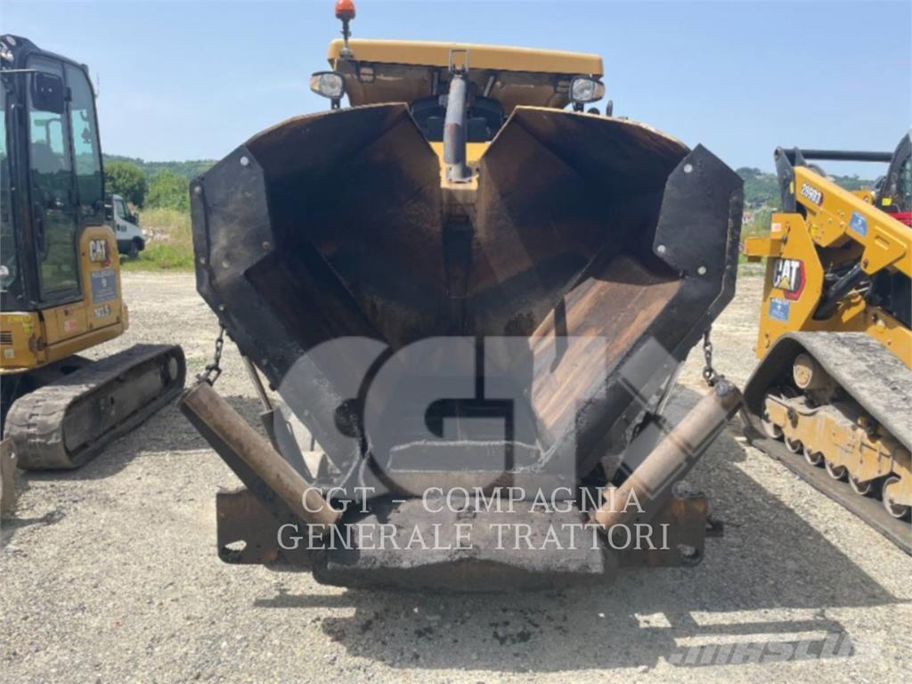 CAT AP300F Asfalta klājēji