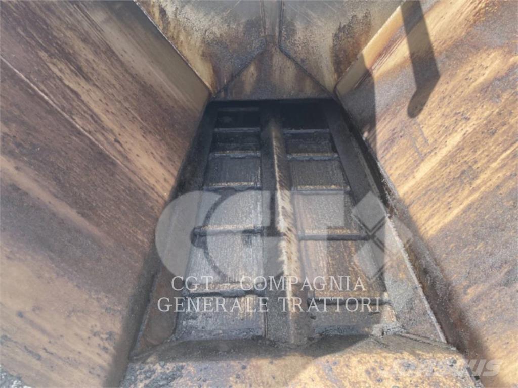 CAT AP300F Asfalta klājēji