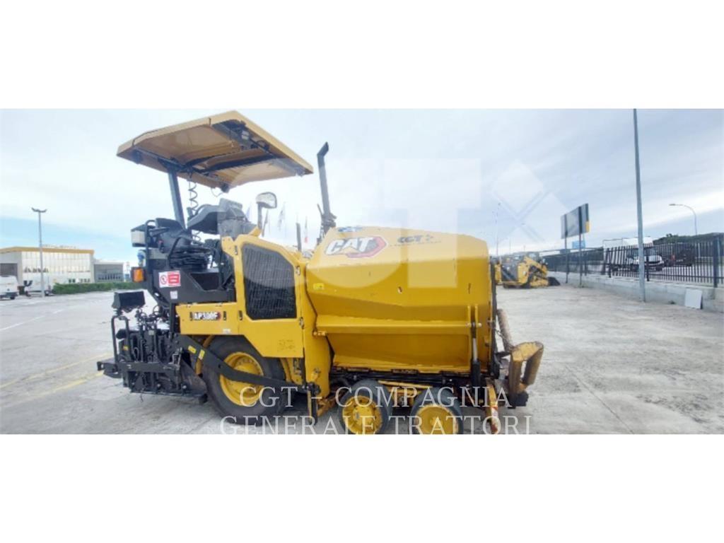 CAT AP300F Asfalta klājēji