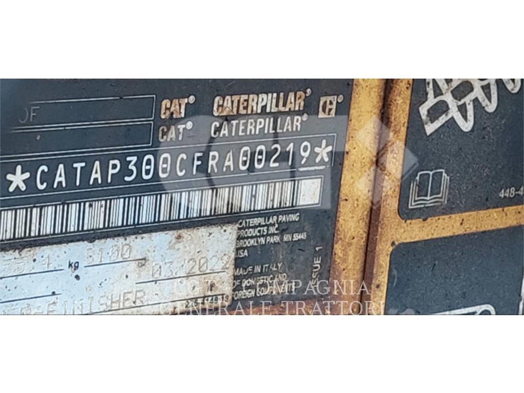 CAT AP300F Asfalta klājēji