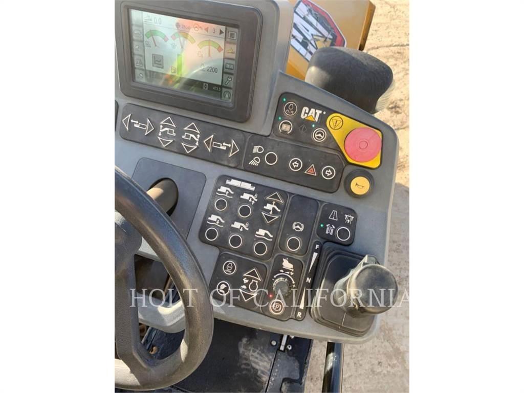 CAT AP355F Asfalta klājēji