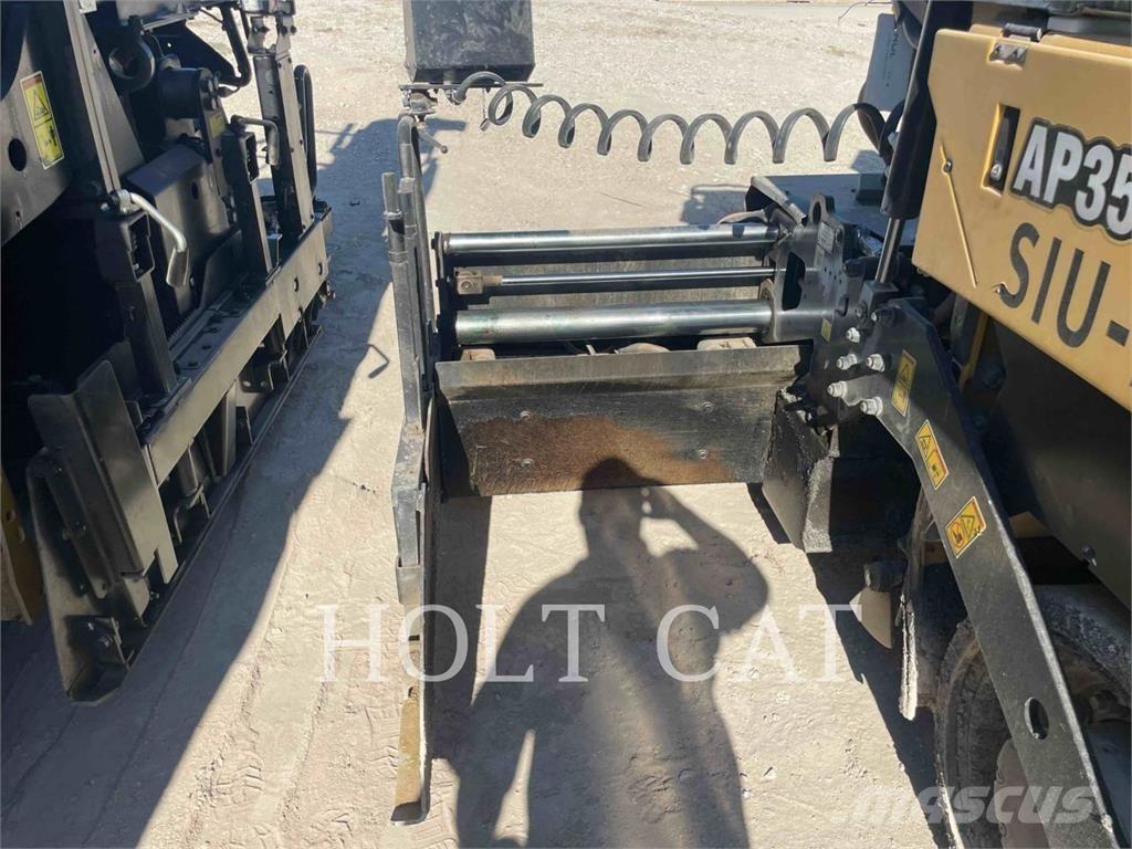 CAT AP355F Asfalta klājēji