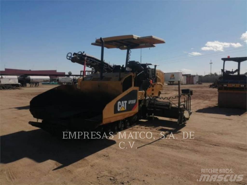 CAT AP355FLRC Asfalta klājēji
