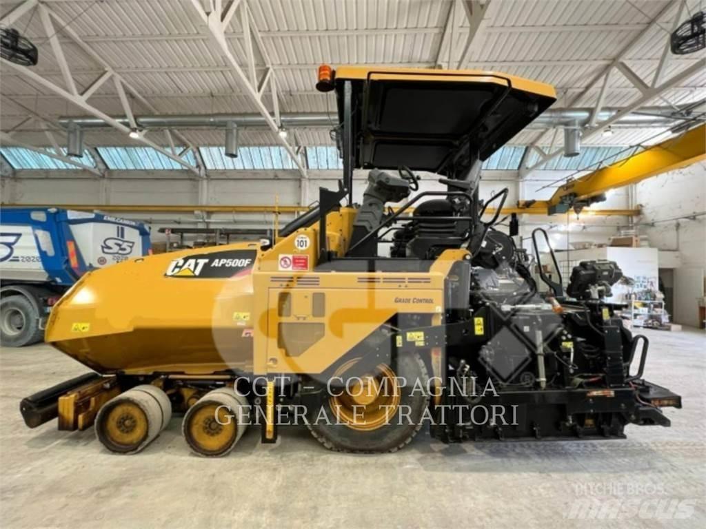 CAT AP500F Asfalta klājēji