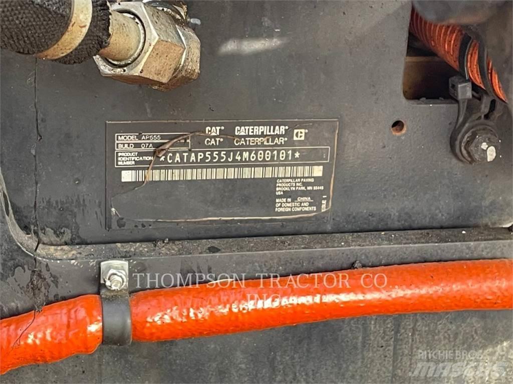 CAT AP555 Asfalta klājēji