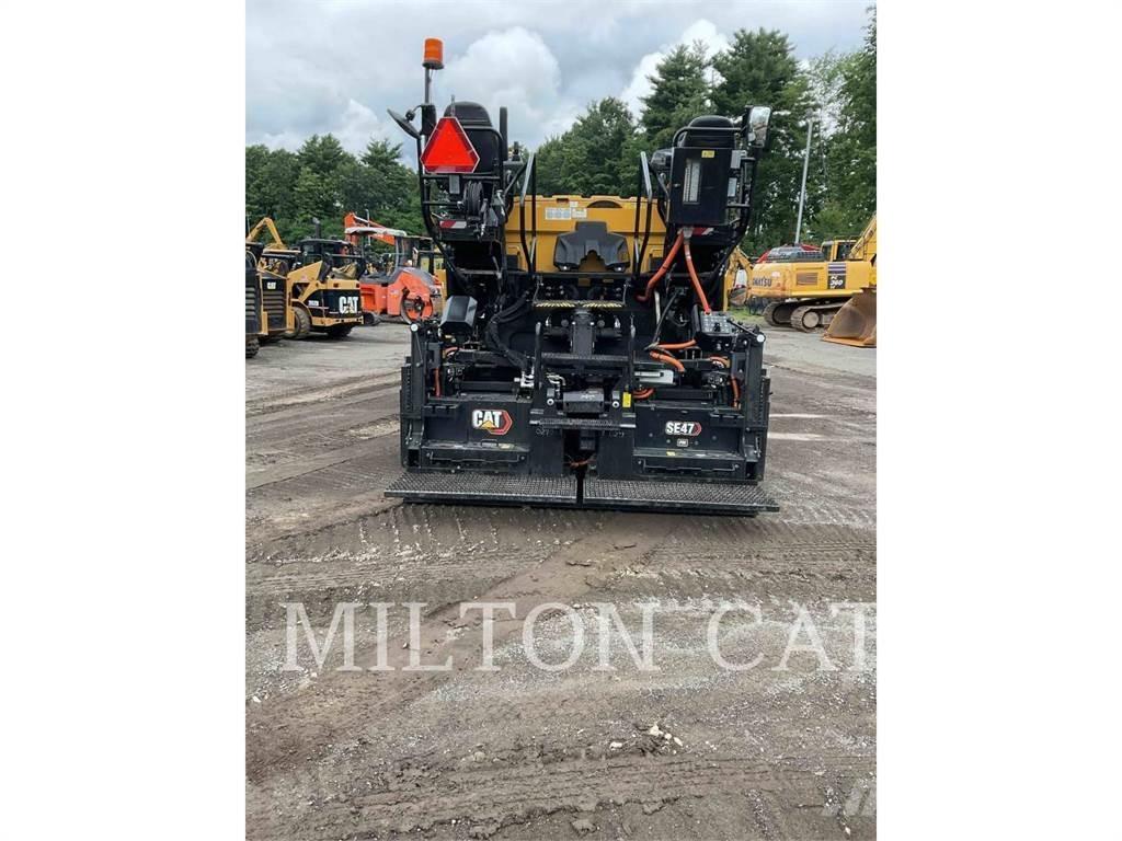 CAT AP555 Asfalta klājēji
