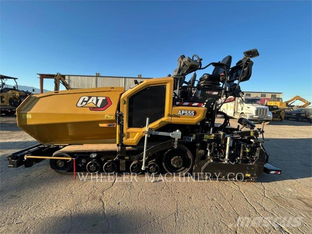 CAT AP555 Asfalta klājēji