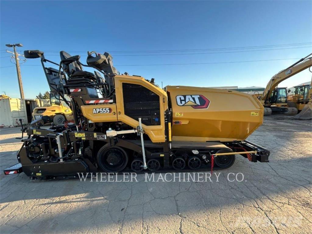 CAT AP555 Asfalta klājēji