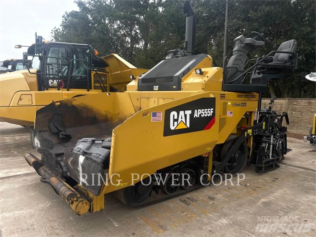CAT AP555F Asfalta savācējs