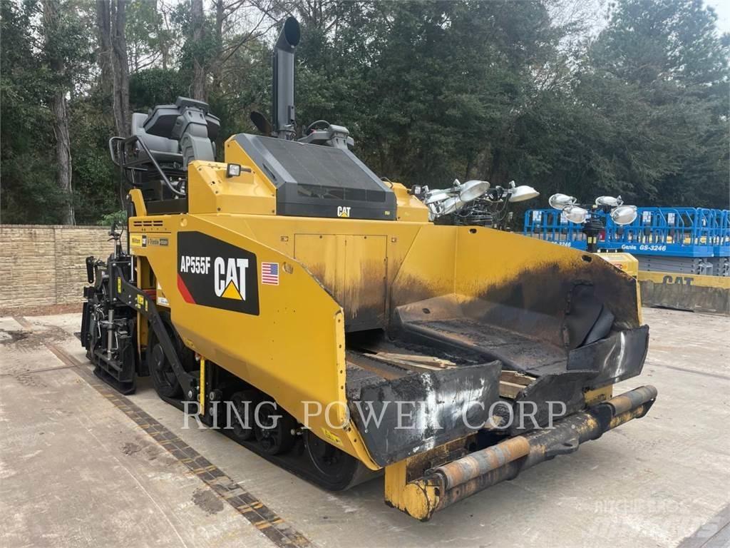 CAT AP555F Asfalta savācējs
