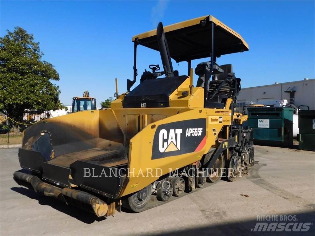 CAT AP555F Asfalta klājēji