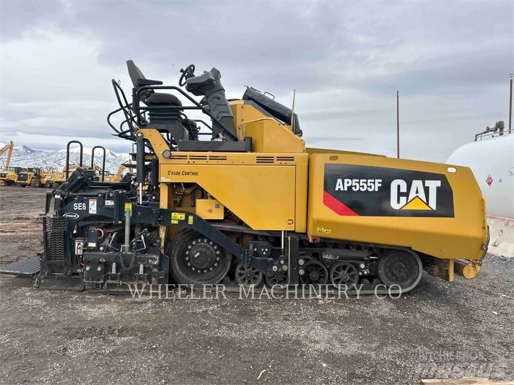 CAT AP555F Asfalta klājēji