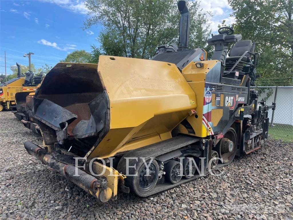 CAT AP555F Asfalta klājēji