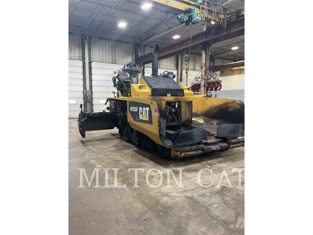CAT AP555F Asfalta klājēji