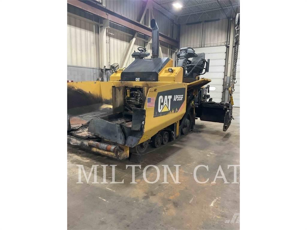 CAT AP555F Asfalta klājēji
