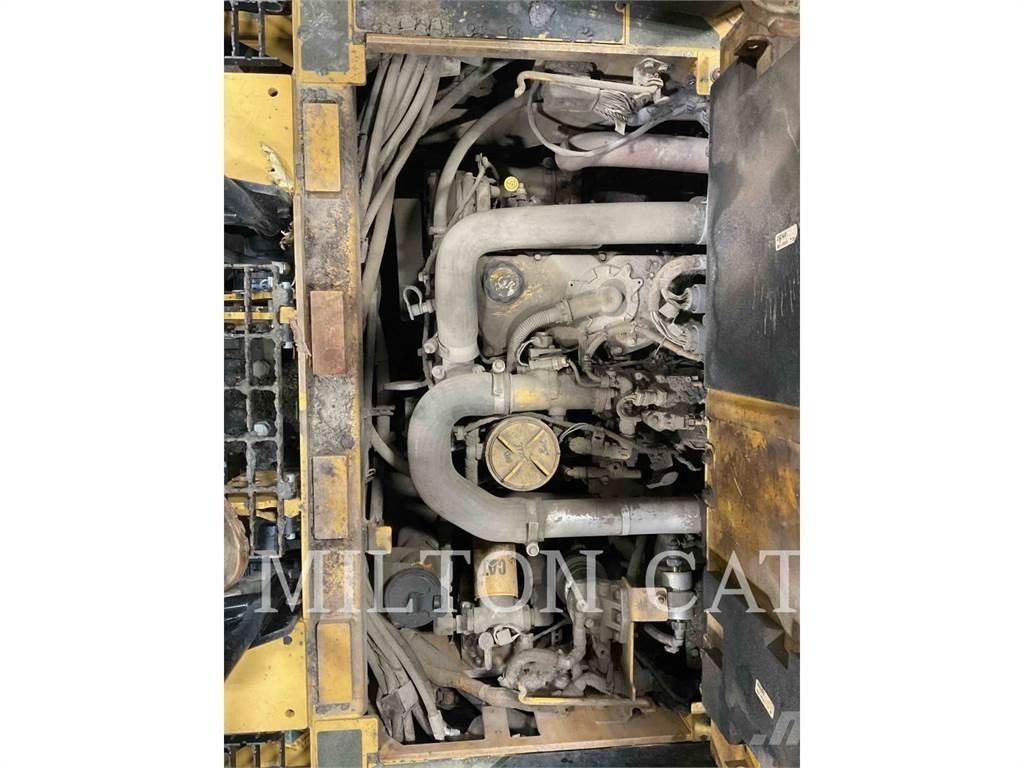 CAT AP555F Asfalta klājēji