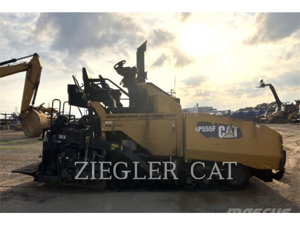 CAT AP555F Asfalta klājēji